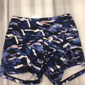 FLEO shorts size small. Lightly used.